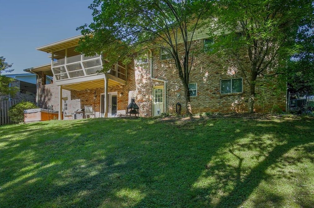 1318 Weston Dr, Decatur GA  30032-2551 exterior