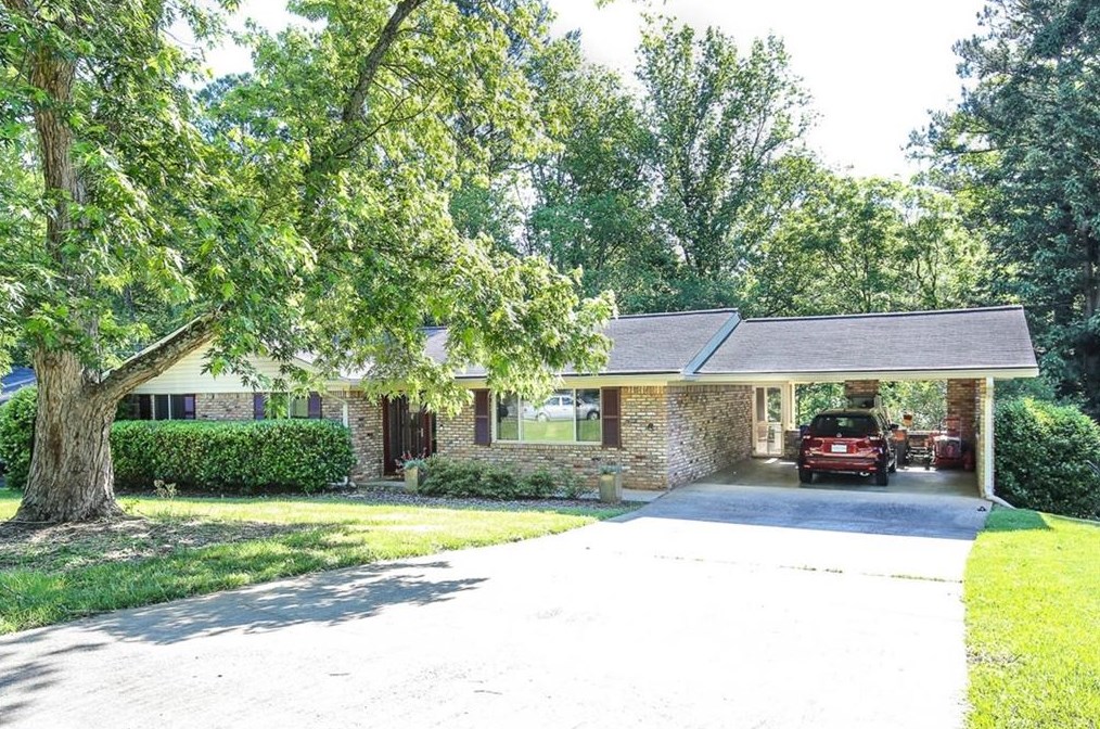 1318 Weston Dr, Decatur GA  30032-2551 exterior