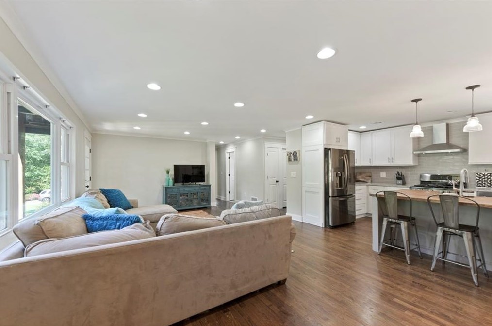 2964 Westbury Dr, Decatur GA  30033-6010 exterior