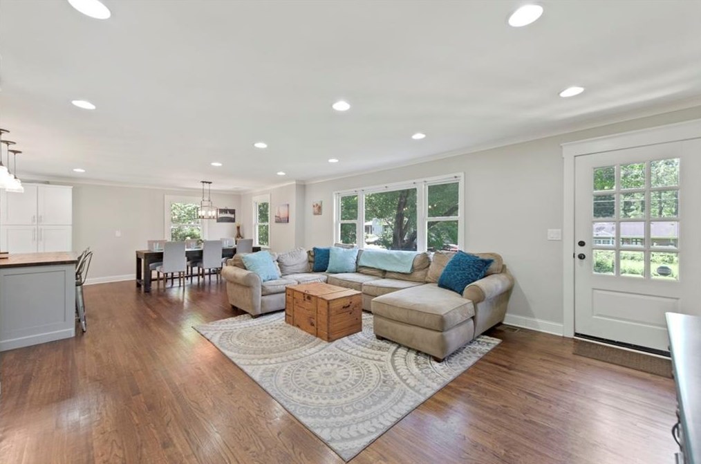 2964 Westbury Dr, Decatur GA  30033-6010 exterior