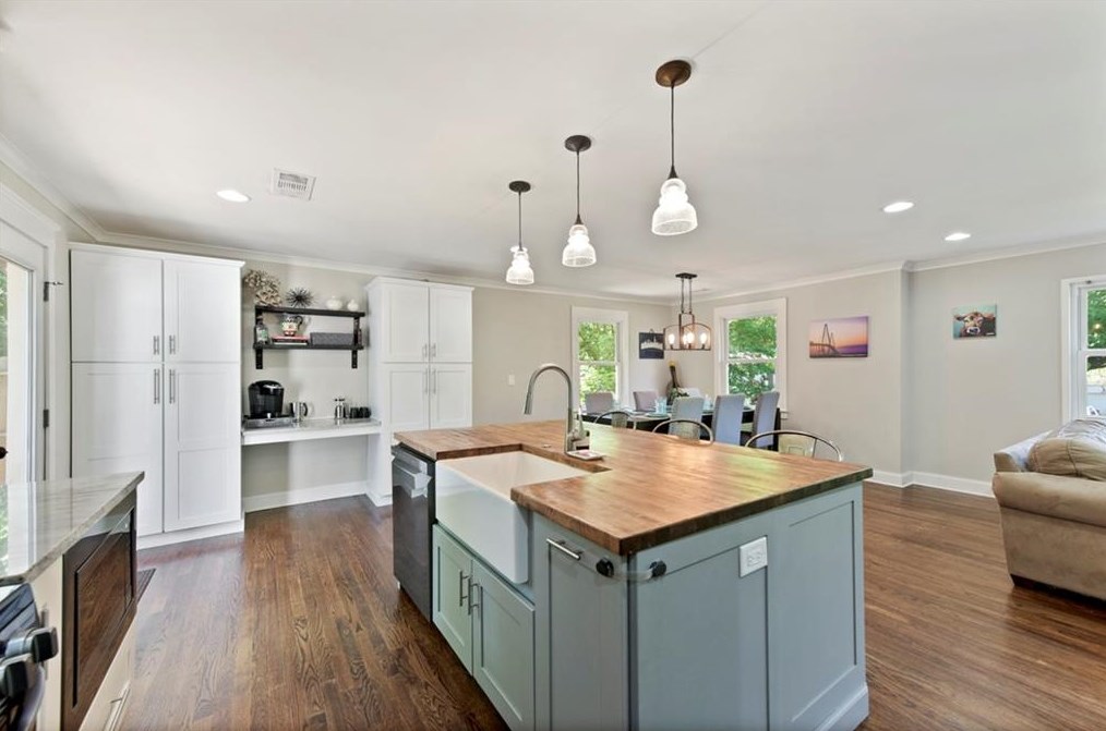 2964 Westbury Dr, Decatur GA  30033-6010 exterior