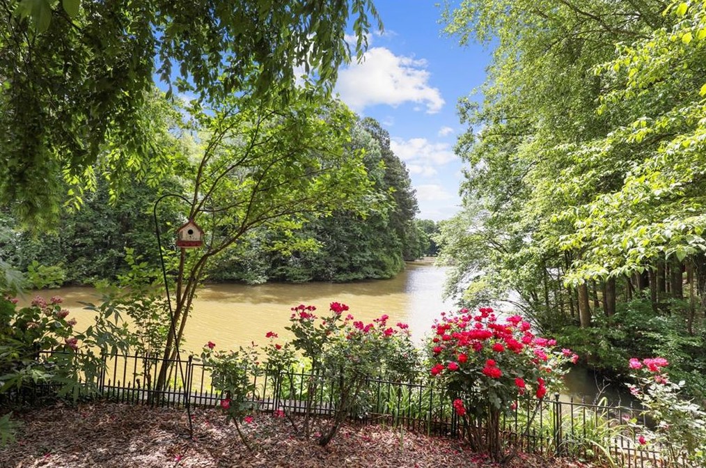 36 Waterford Ct, Atlanta GA  30328-4538 exterior