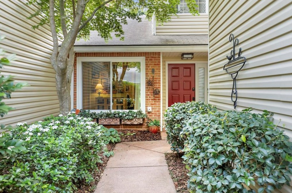 36 Waterford Ct, Atlanta, GA 30328-4538