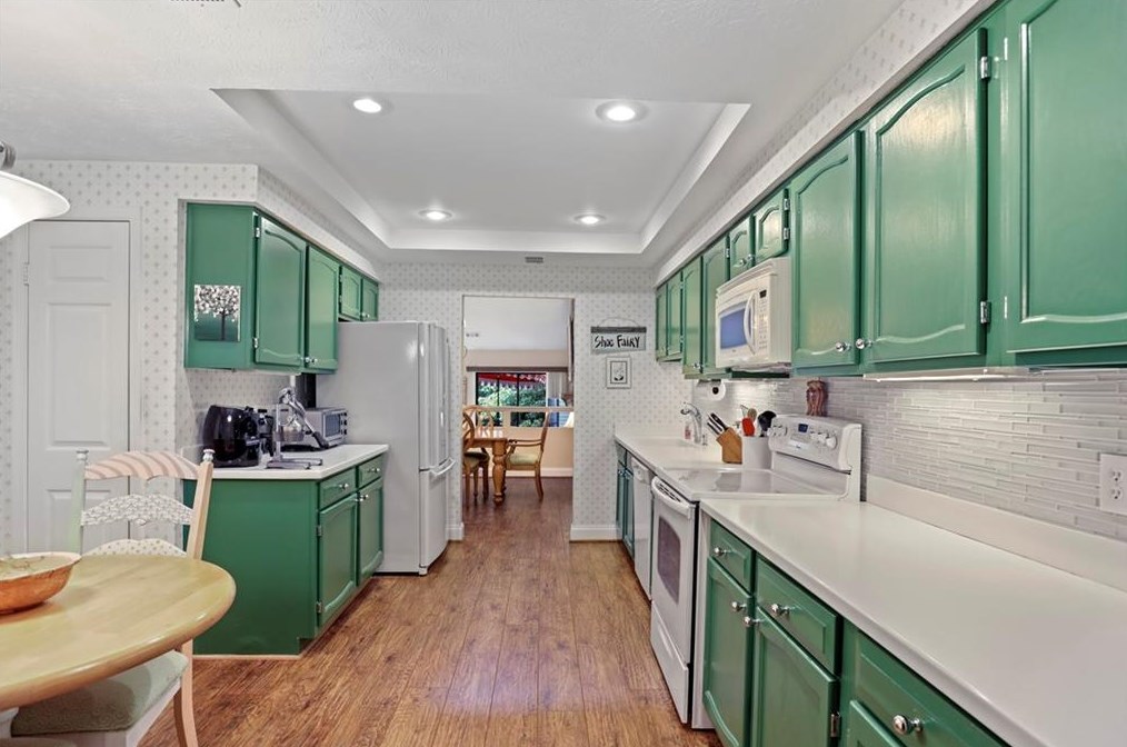 36 Waterford Ct, Atlanta GA  30328-4538 exterior