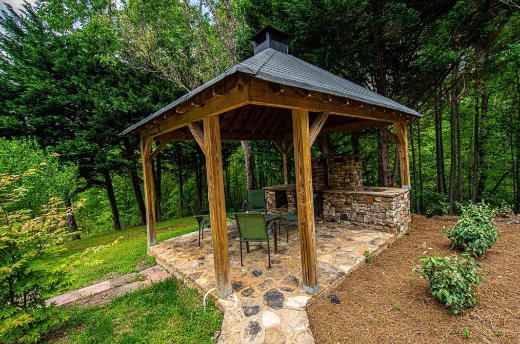 670 Shenandoah Dr, Dahlonega, GA 30533