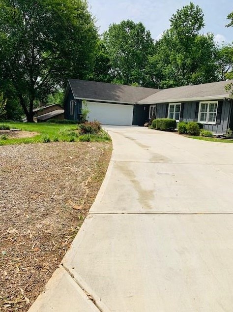 925 Lake Charles Dr, Roswell, GA 30075-3244