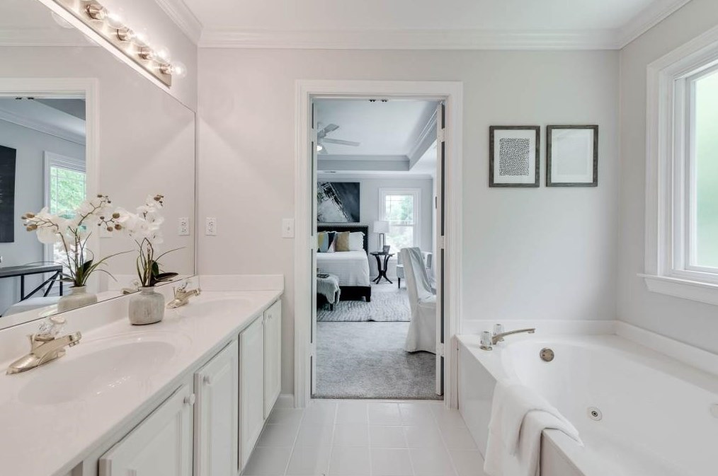 1460 Crescent Walk, Decatur GA  30033-2401 exterior