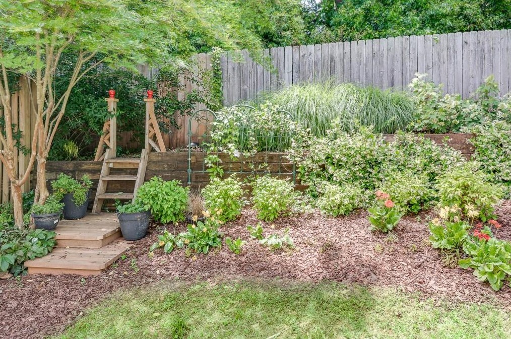 1460 Crescent Walk, Decatur GA  30033-2401 exterior