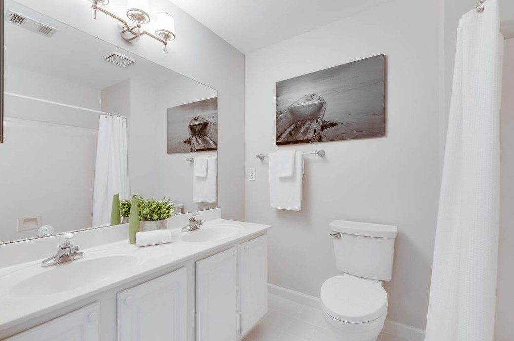 1460 Crescent Walk, Decatur GA  30033-2401 exterior