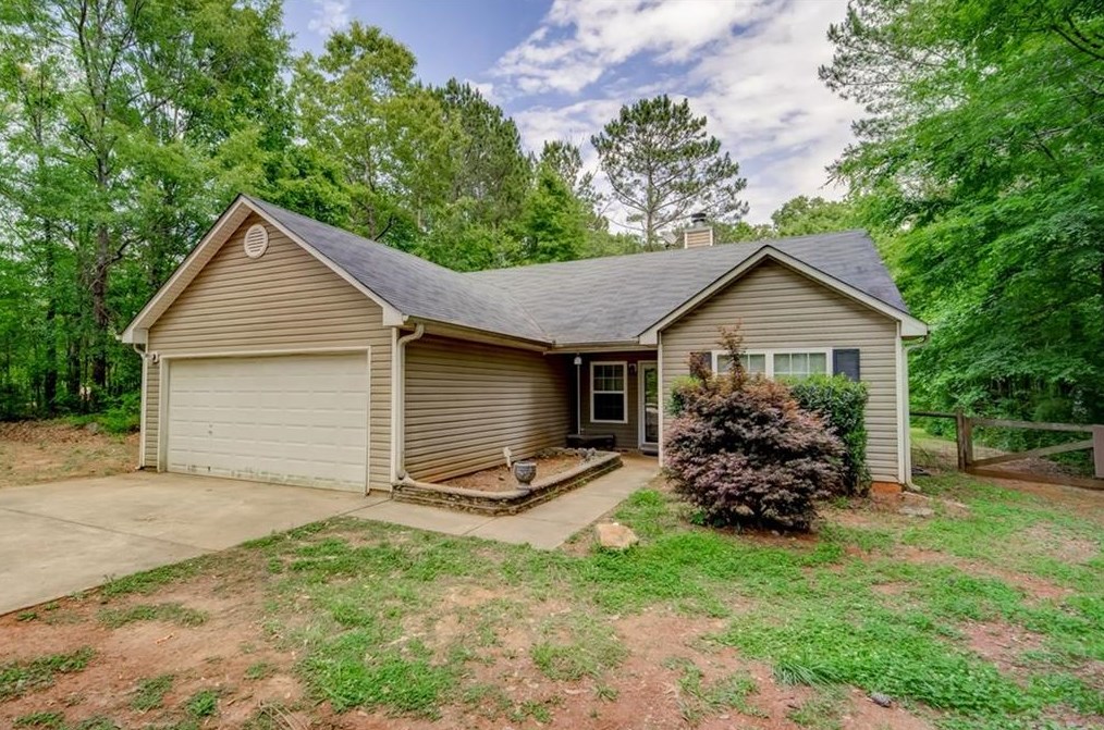 642 Pinewood Dr, Gay, GA 30218-3608