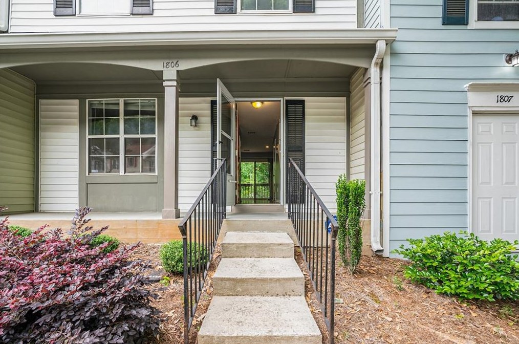1806 Queen Anne Ct, Atlanta, GA 30350-2091