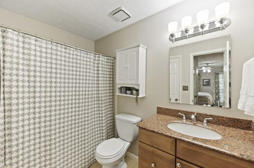 1244 Weatherstone Dr, Atlanta GA  30324-4644 exterior
