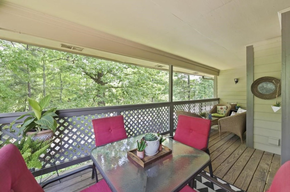 1244 Weatherstone Dr, Atlanta GA  30324-4644 exterior