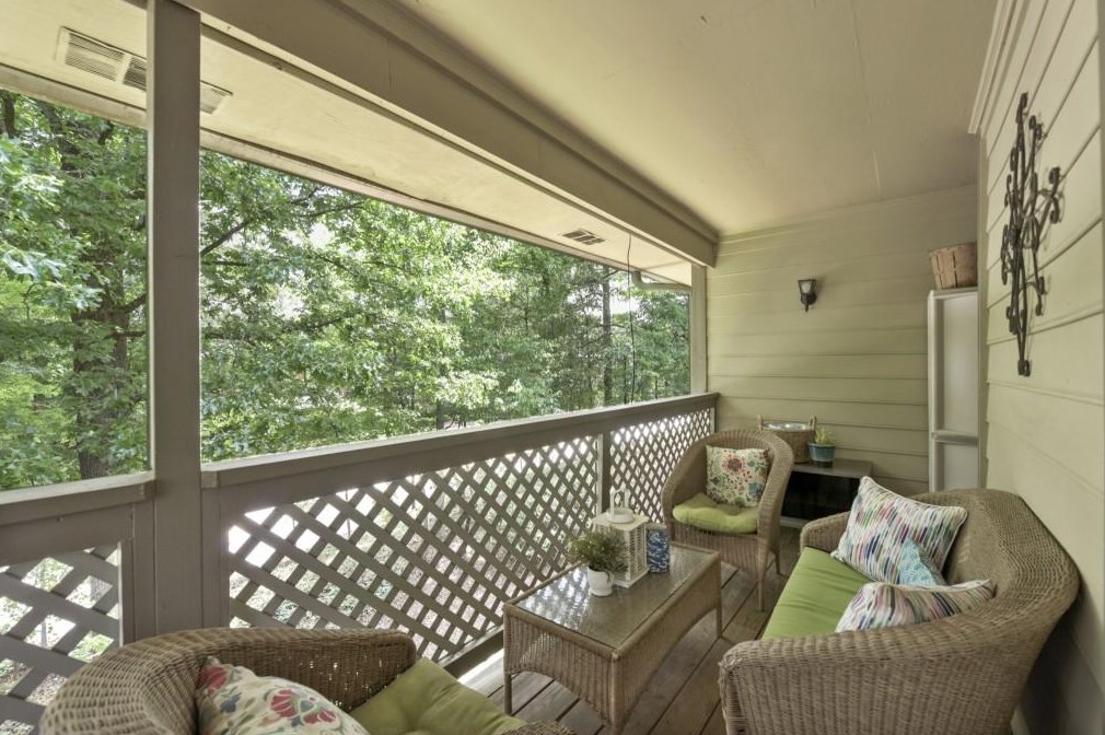 1244 Weatherstone Dr, Atlanta GA  30324-4644 exterior