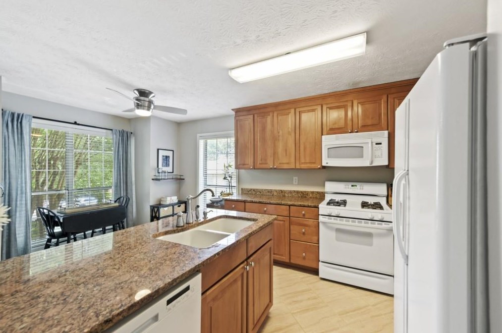 1244 Weatherstone Dr, Atlanta GA  30324-4644 exterior