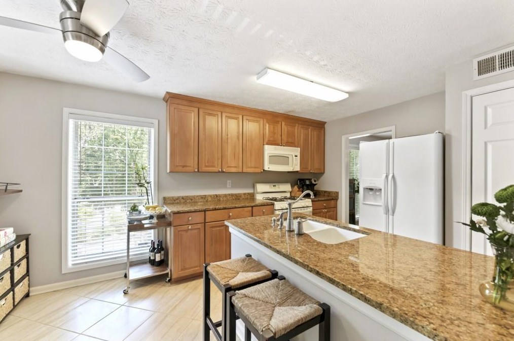 1244 Weatherstone Dr, Atlanta GA  30324-4644 exterior