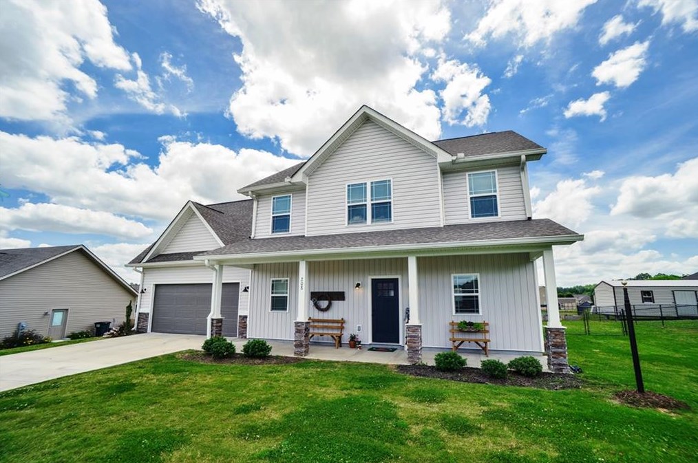 208 Madison Dr, Calhoun, GA 30701