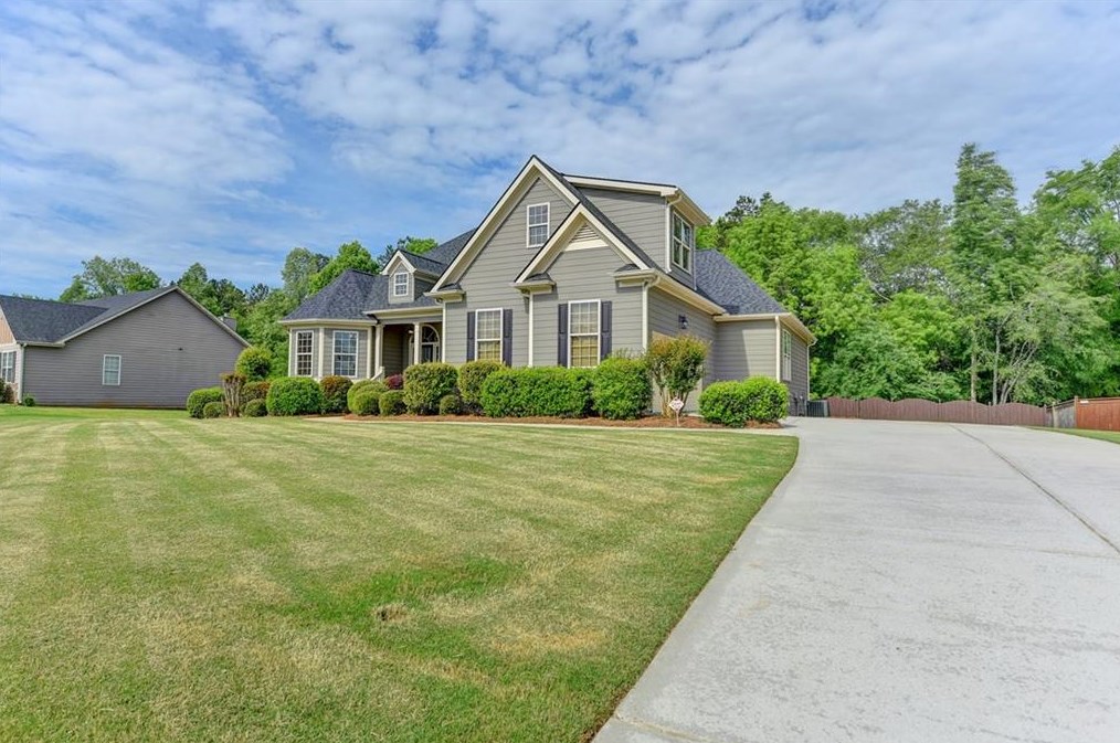 354 Durham Dr, Hoschton, GA 30548-3203