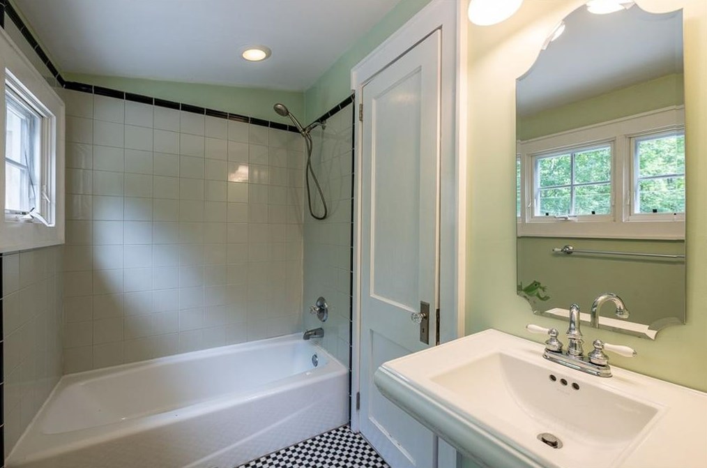 226 Inman Dr, Decatur GA  30030-3833 exterior