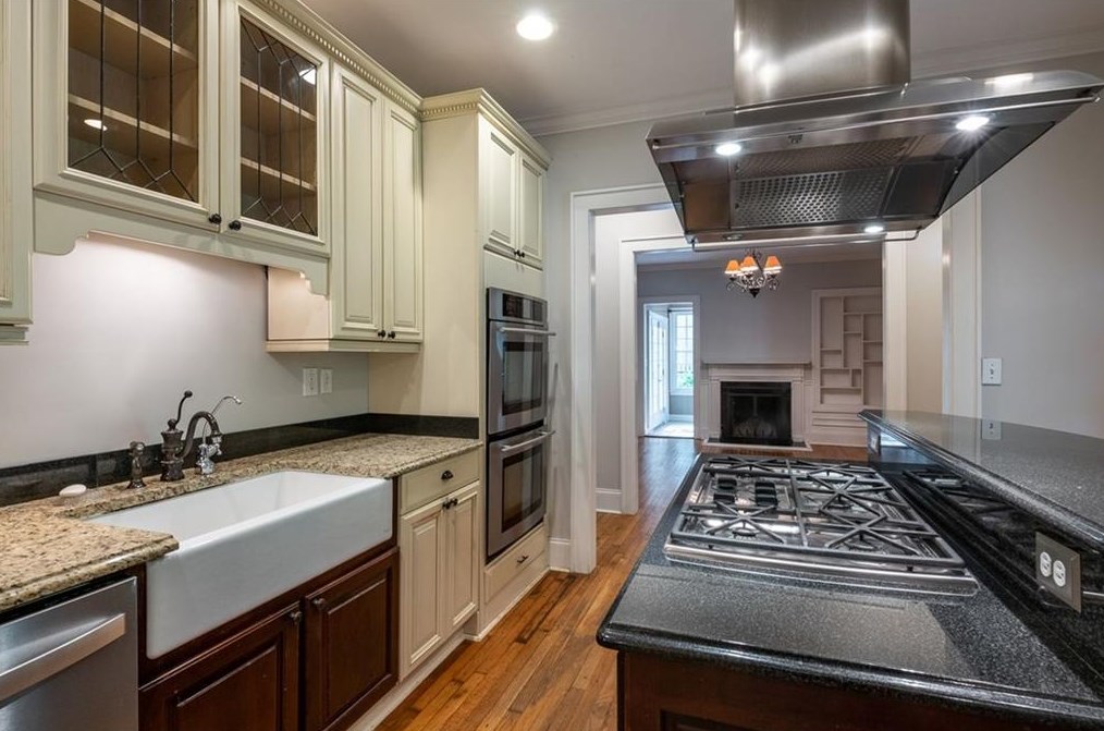 226 Inman Dr, Decatur GA  30030-3833 exterior