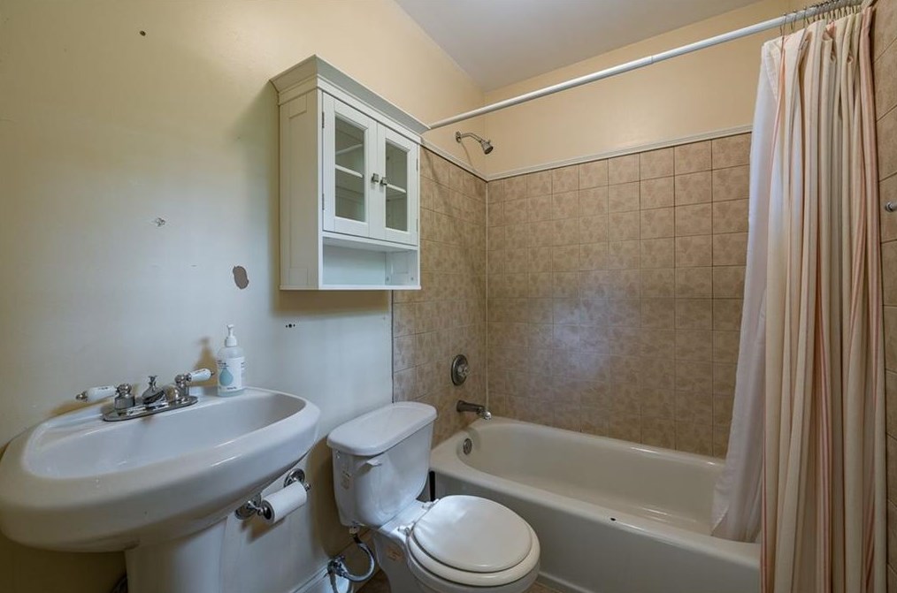 226 Inman Dr, Decatur GA  30030-3833 exterior