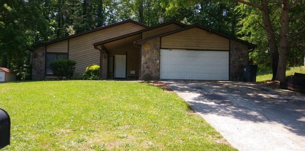 6960 Hania Dr, Fairburn, GA 30213