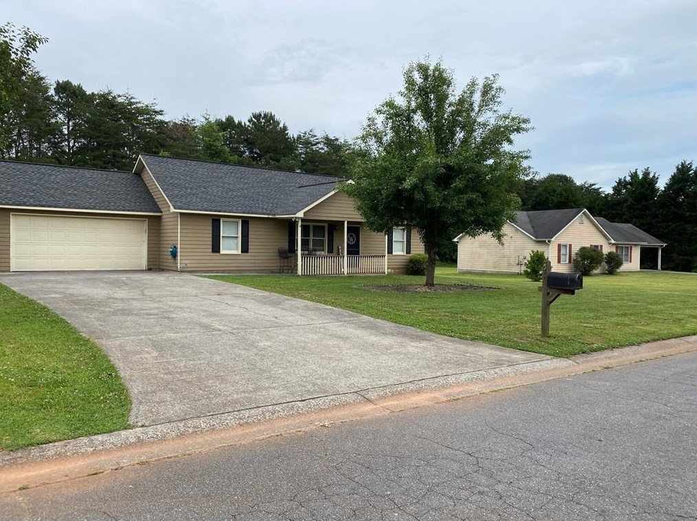 56 River Oaks Dr, Euharlee, GA 30120-6073