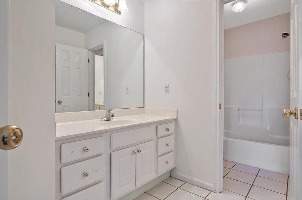 1240 Home Place Dr, Lawrenceville GA  30043-7094 exterior