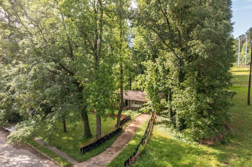 1991 Woodbine Ter, Atlanta GA  30329-2725 exterior