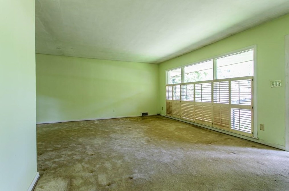 1991 Woodbine Ter, Atlanta GA  30329-2725 exterior
