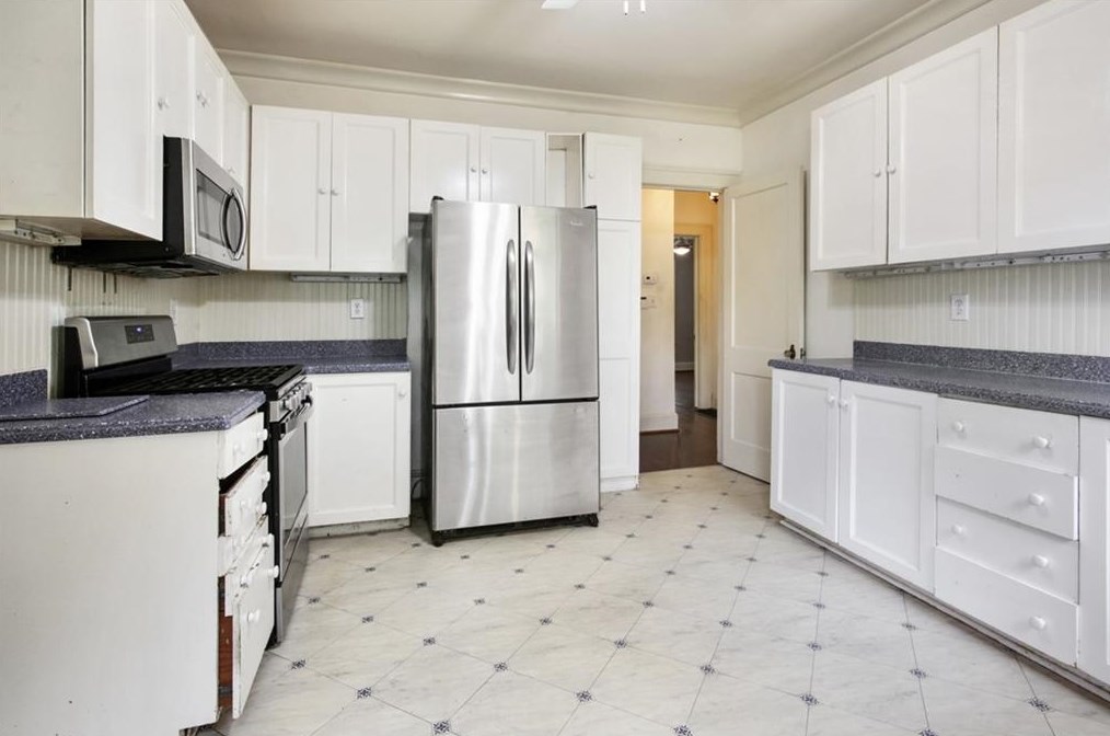 1180 Zimmer Dr, Atlanta GA  30306-2271 exterior