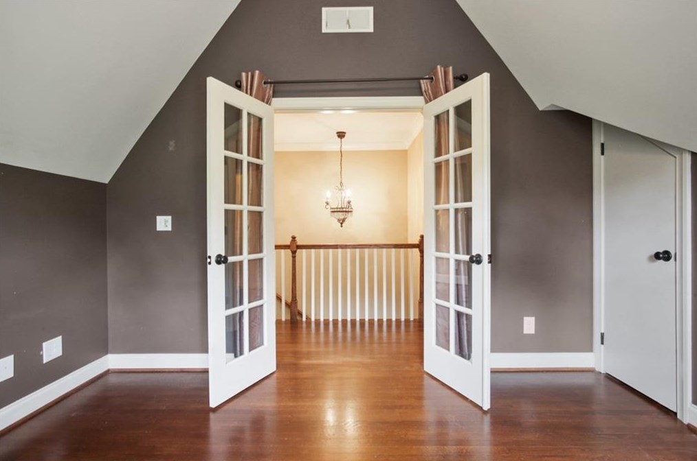 1180 Zimmer Dr, Atlanta GA  30306-2271 exterior