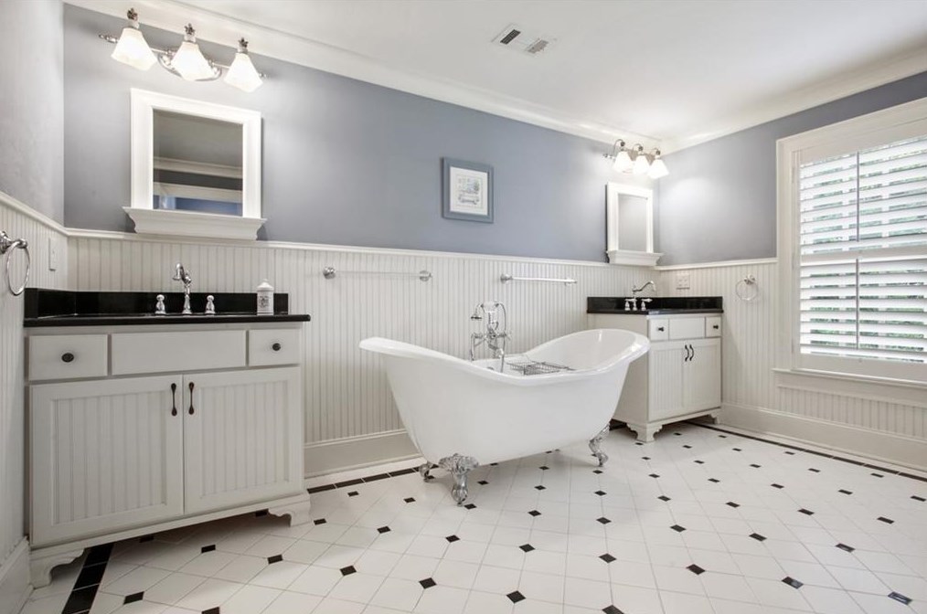 1180 Zimmer Dr, Atlanta GA  30306-2271 exterior