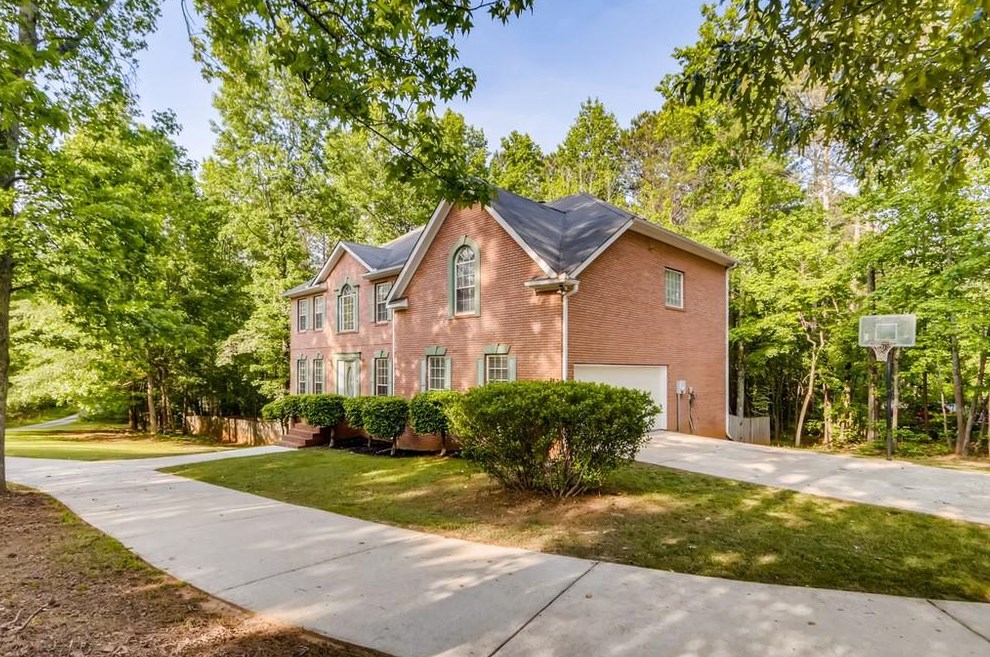 7580 River Walk Dr, Douglasville, GA 30135-5580