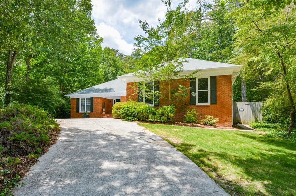 785 Beech Valley Rd, Lithia Springs, GA 30122