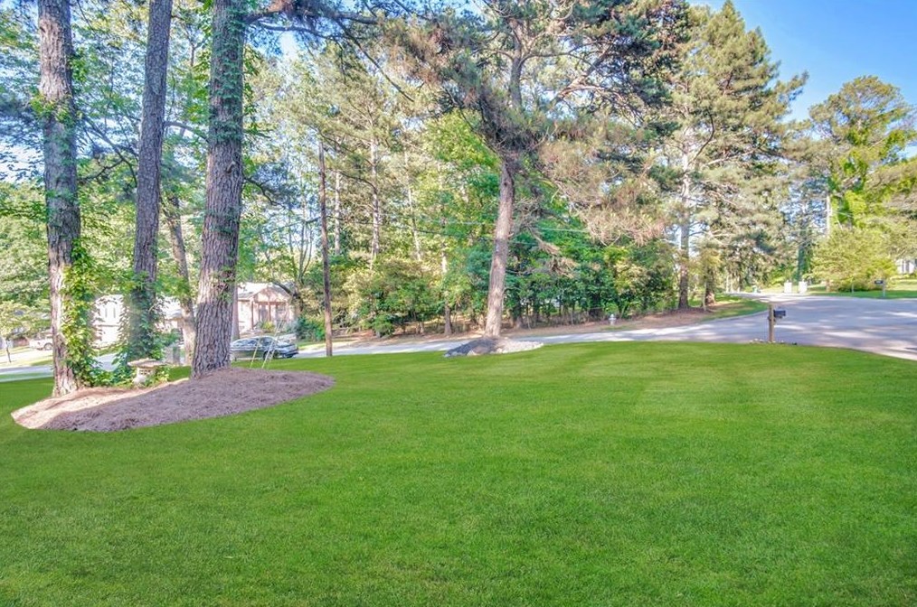 1539 Pine Glen Cir, Decatur GA  30035-1529 exterior