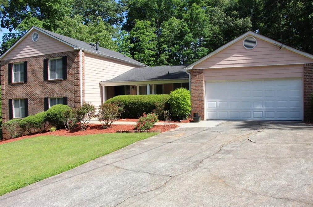 3492 Hollow Tree Dr, Decatur GA  30034-6313 exterior