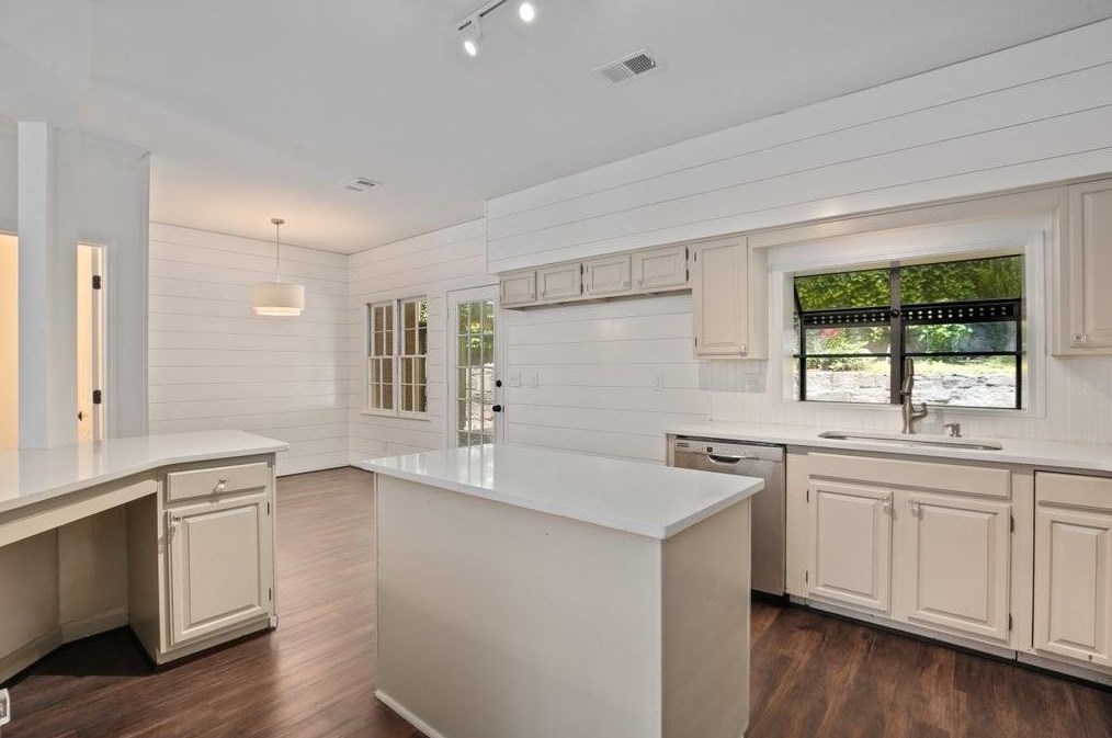 3550 Vinings Ridge Ct, Atlanta, GA 30339-5706