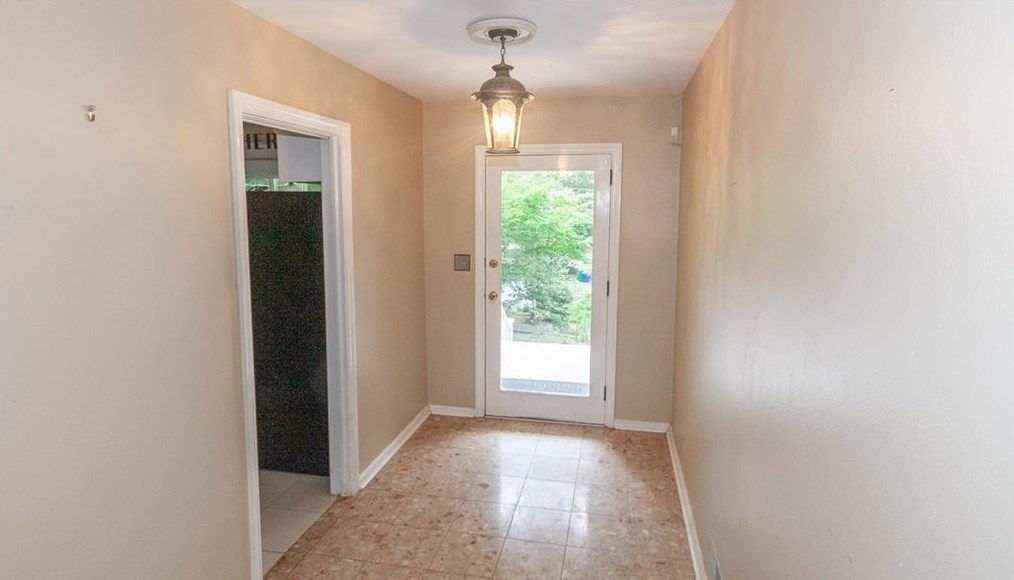 1555 Heatherwood Dr, Decatur, GA 30033-1704