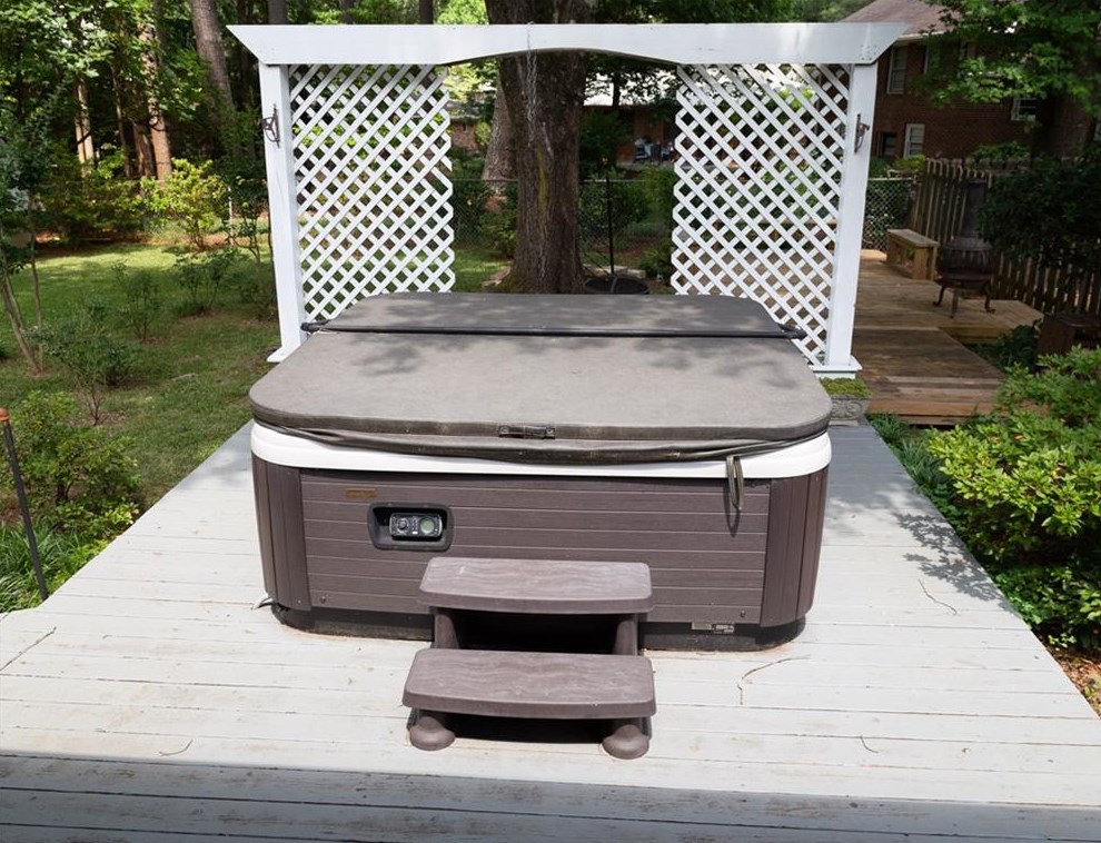 1555 Heatherwood Dr, Decatur GA  30033-1704 exterior