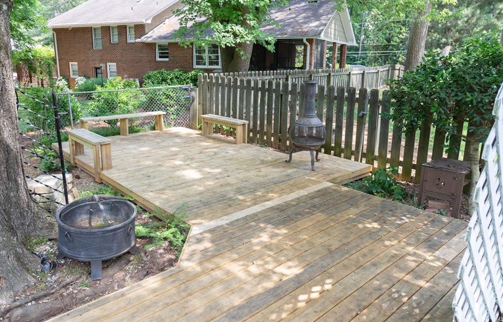 1555 Heatherwood Dr, Decatur GA  30033-1704 exterior