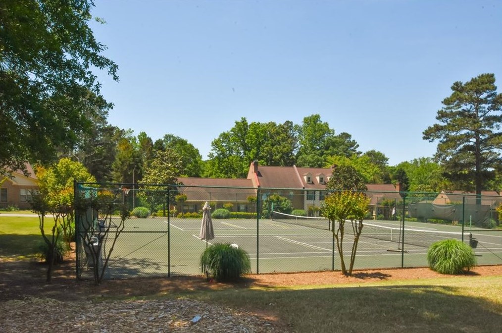 120 Hillsborough Dr, Athens GA  30606-6424 exterior