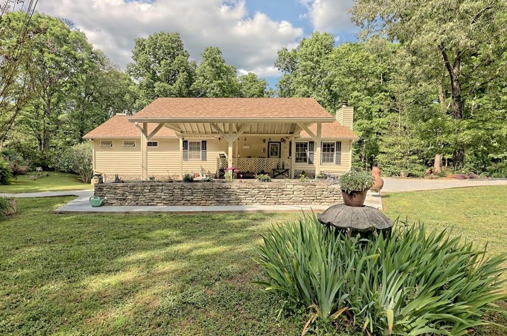 461 Canyon Point Dr, Demorest, GA 30535