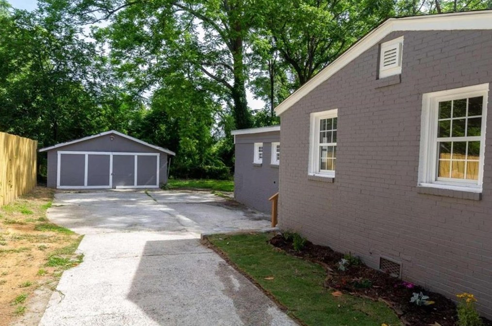 2021 Tiger Flowers Dr, Atlanta GA  30314-1325 exterior