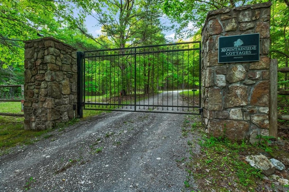 19 Cabin Dr, Menlo, GA 30731