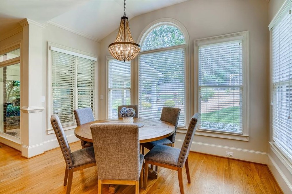 3761 Watkins Pl, Atlanta GA  30319-1826 exterior