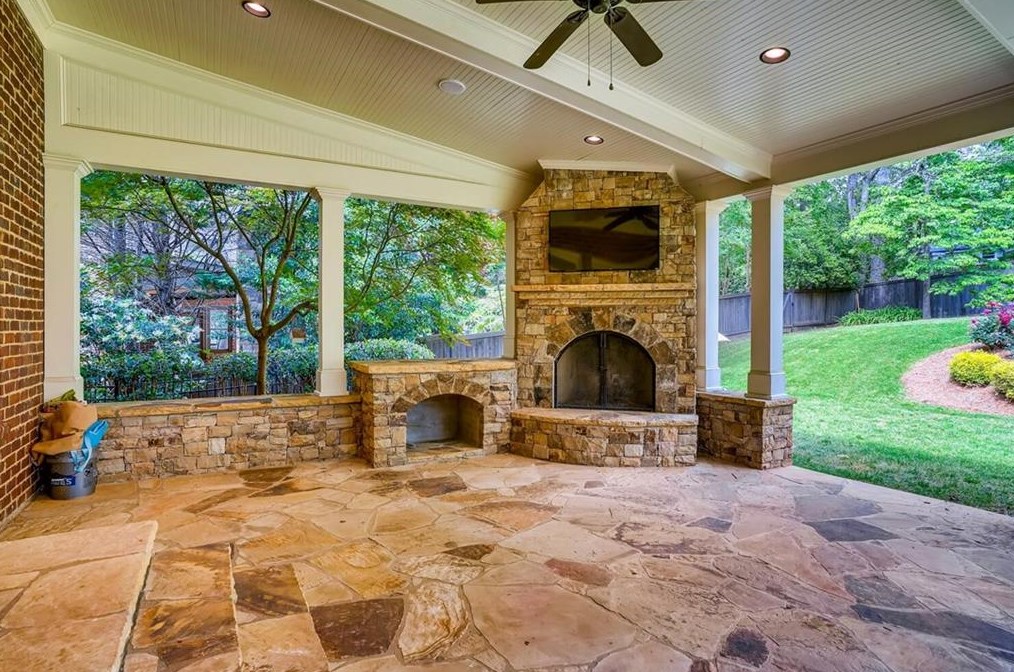 3761 Watkins Pl, Atlanta GA  30319-1826 exterior