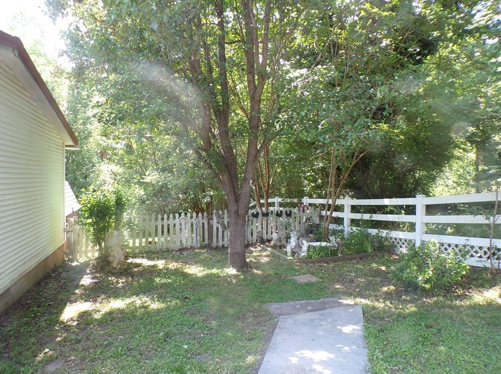 69 Spruce Ln, Euharlee, GA 30121-7645