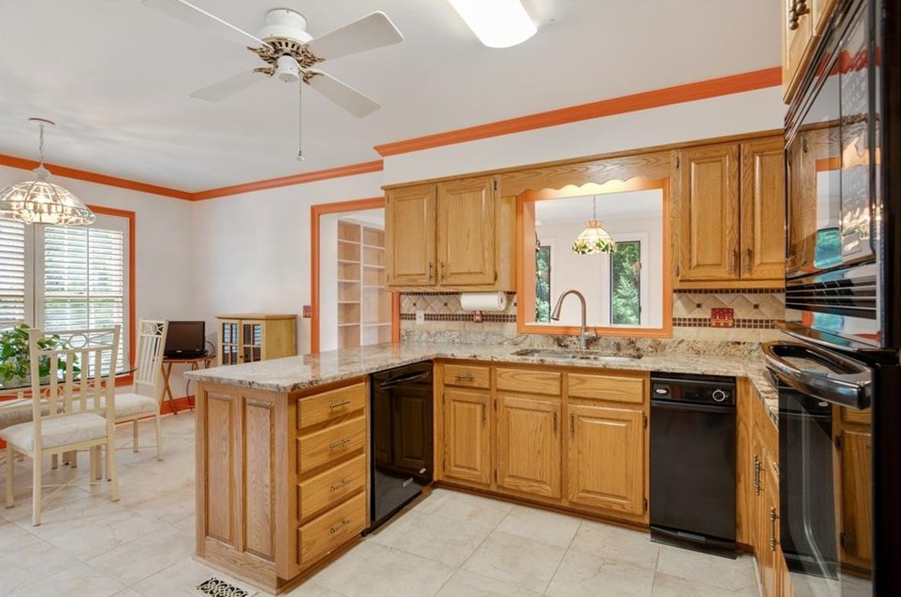 2932 Hamilton Sq, Decatur GA  30033-1146 exterior