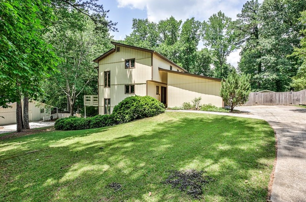 4093 Stonemont Dr Sw, Lilburn, GA 30047